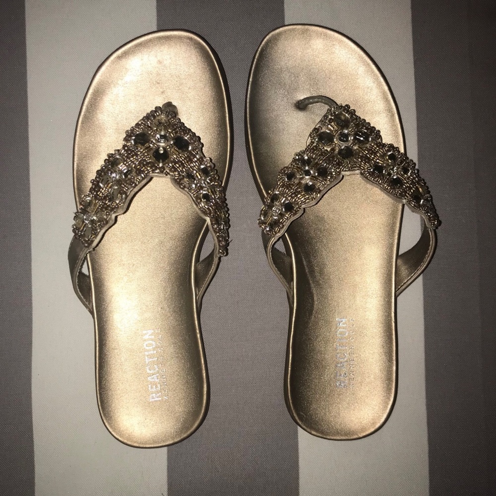 Kenneth Cole Gold Flip-Flops Size:7